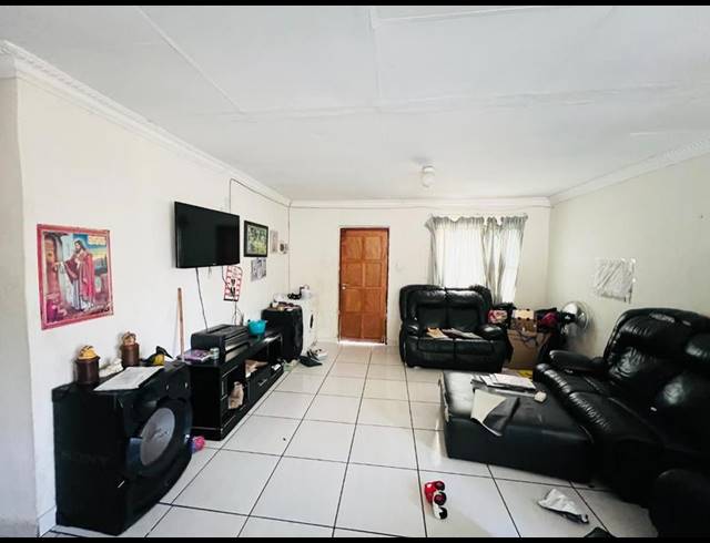 6 BEDROOM HOUSE FOR SALE IN BLOUBOSRAND